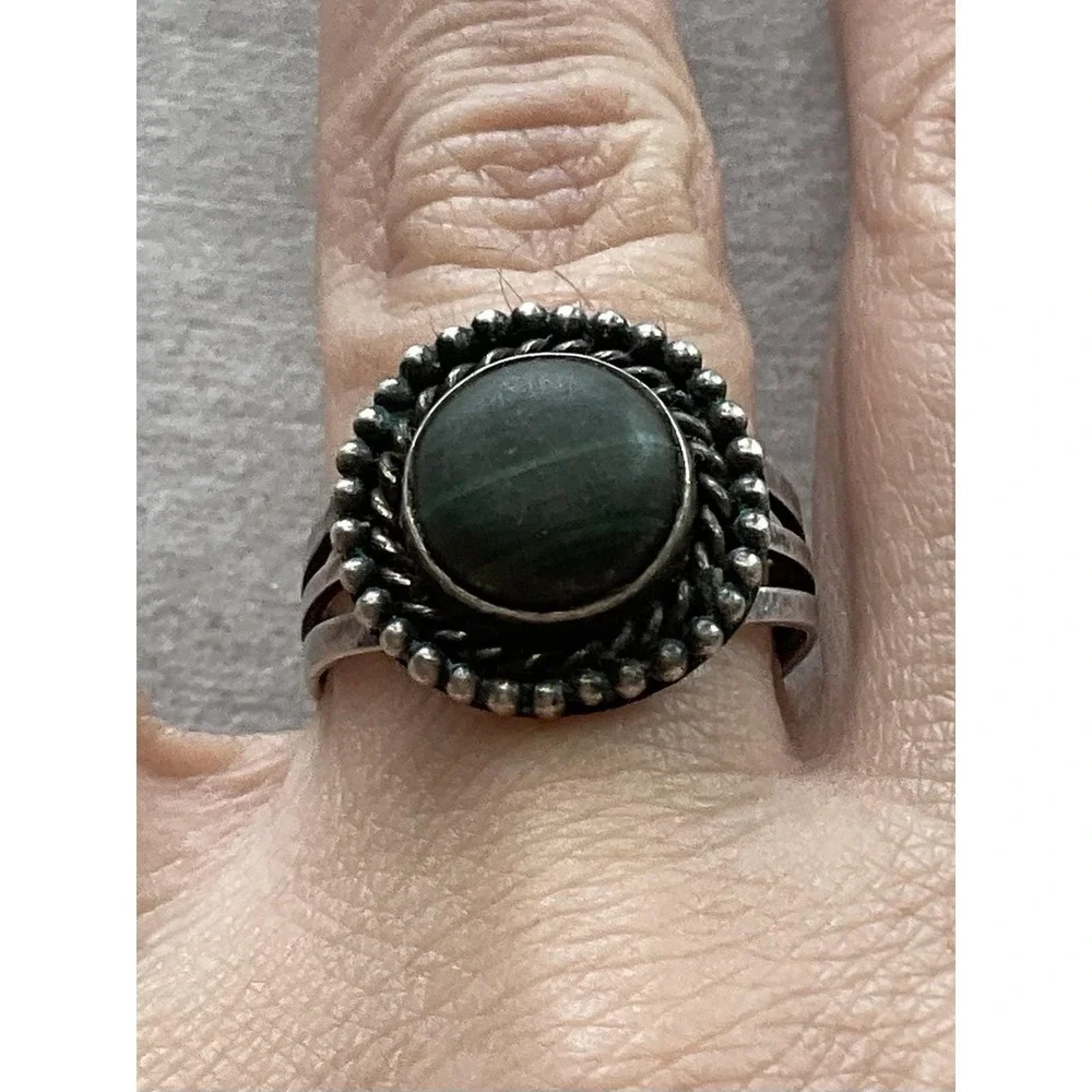 vintage Southwestern sterling silver ring Green Malachite Size 7.75